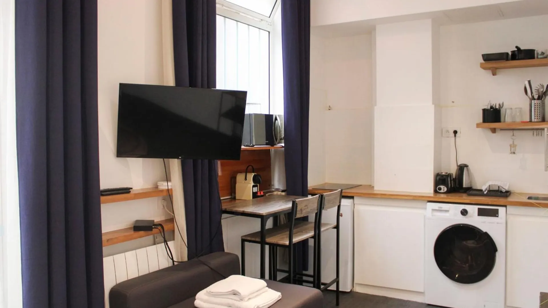 Nice Studio Near Eiffel Tower Paryż Francja
