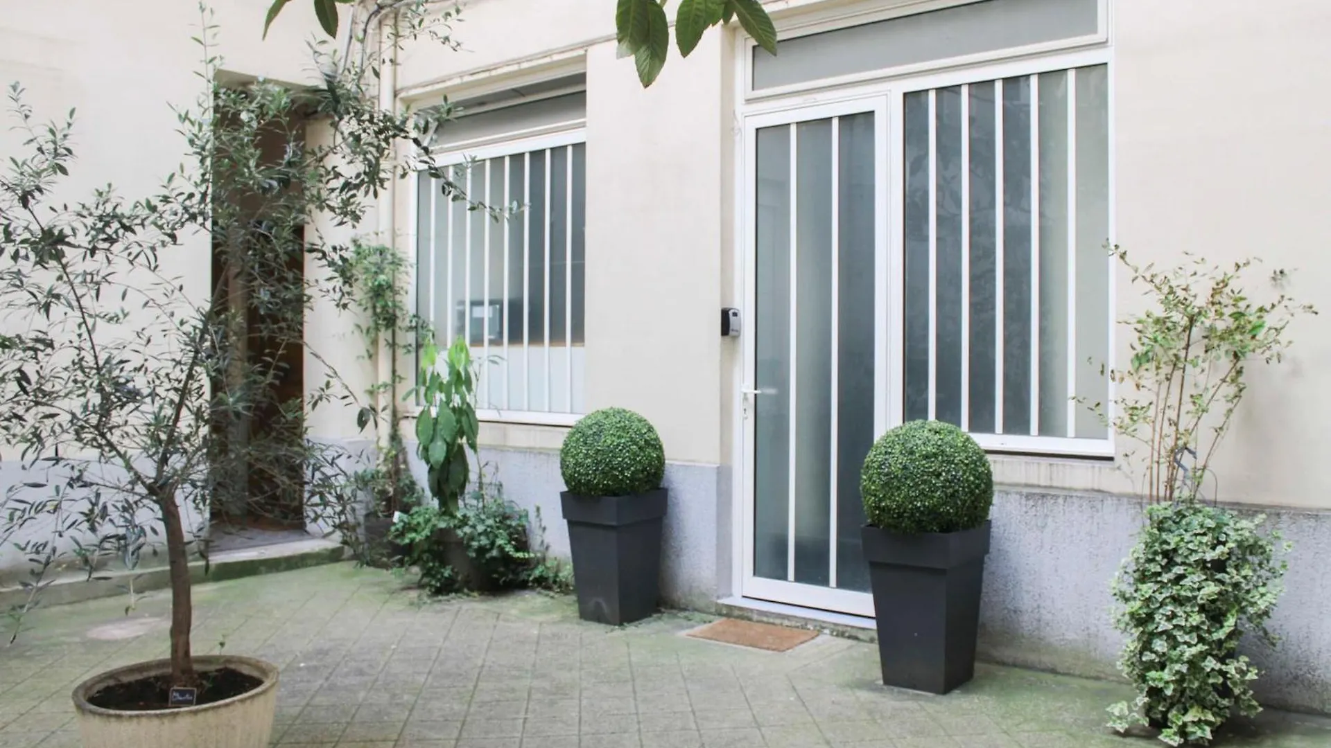 Nice Studio Near Eiffel Tower Paryż Apartament