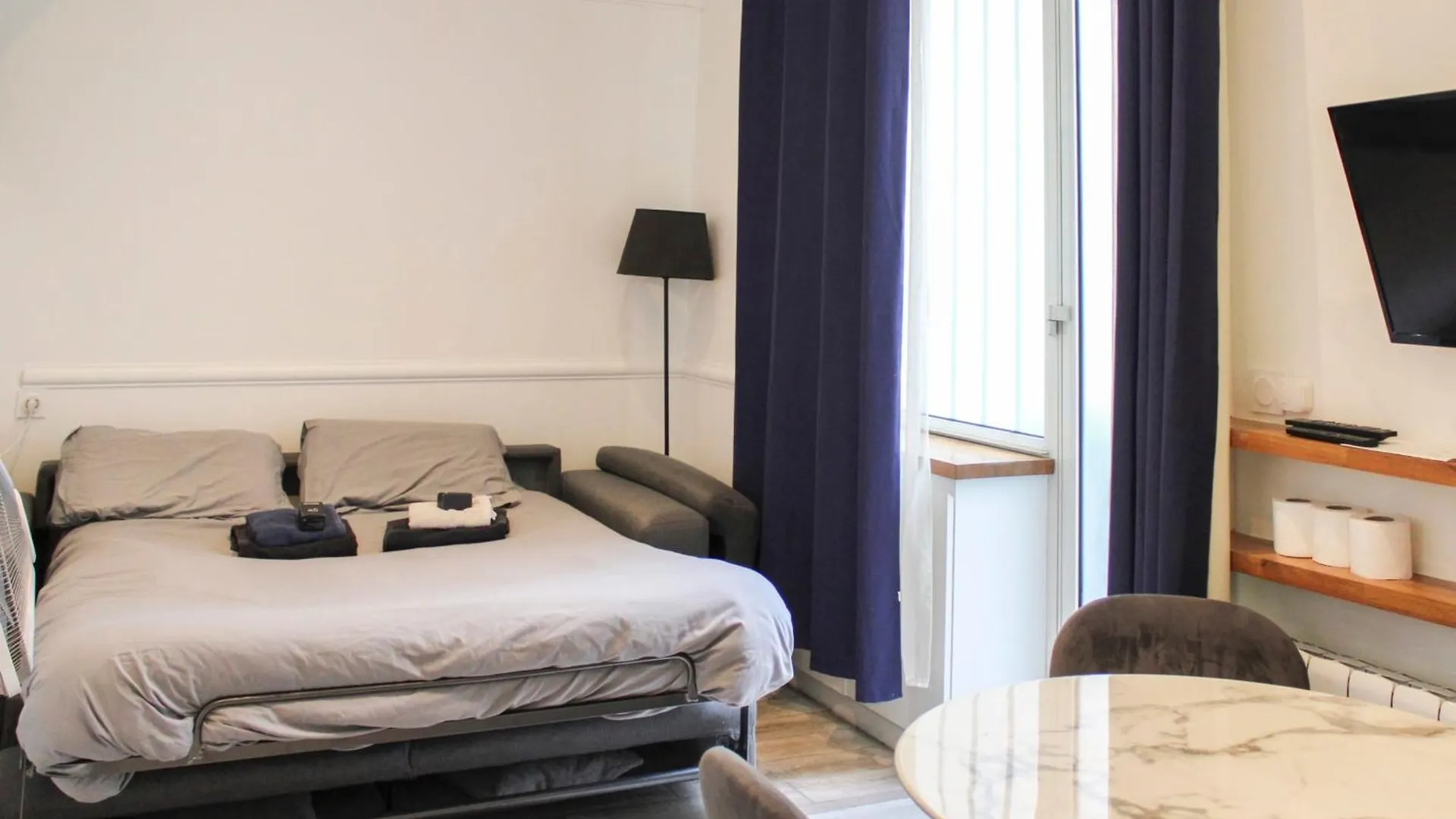 Nice Studio Near Eiffel Tower Paryż Apartament